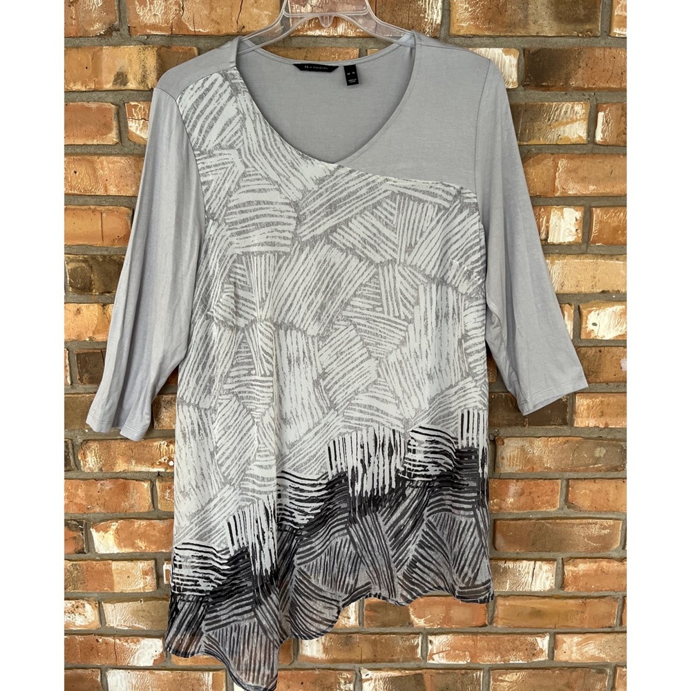 H by Halston Women’s Abstract Gray Print Asymmetrical V-Neck Tunic Top S…
